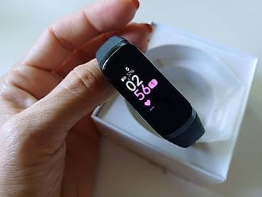 plavi sat: Huawei Watch Fit 4 Sat je nov Uz sat dobijate i tri zamenske — 4