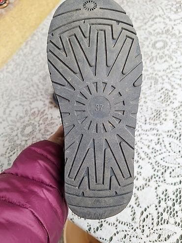 kožne starke converse: Tople čizme „šunjalice“, broj 37 - Unutrašnje gazište: 23,5 cm - — 7