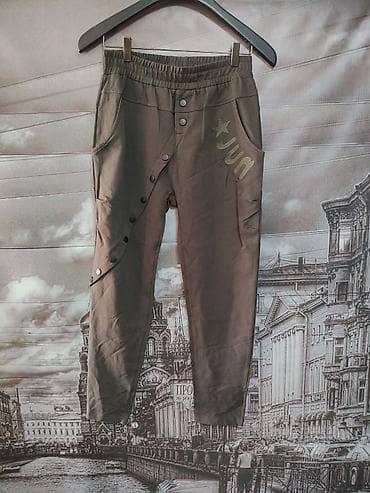 kako suziti farmerke: Ženske pantalone jogger kroja sa visokim elastičnim pojasom. Model u — 1