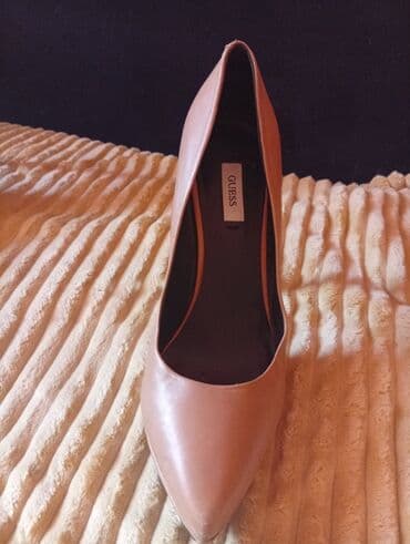 ženske mokasine metro: Pumps, Guess, 39 — 4