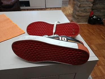 Prodajem kožne dečije patike marke Ciciban u odličnom stanju, jednom — 8