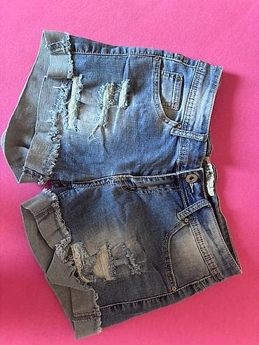 Dva para ženskog teksas šortsa, idealna za letnje dane i opuštene