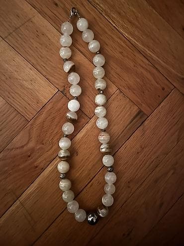 Ogrlica od perli – prirodni tonovi - Ručno nanizane okrugle perle u