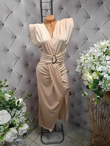 Elegantna midi haljina sa preklopom i sitnim tačkicama - Model