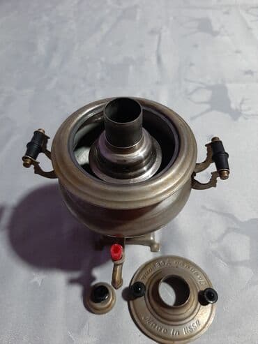 Umetnost i kolekcionarstvo: Ruski Samovar ocuvan napravljen 1966 godine vidi se od ispod sliko — 3