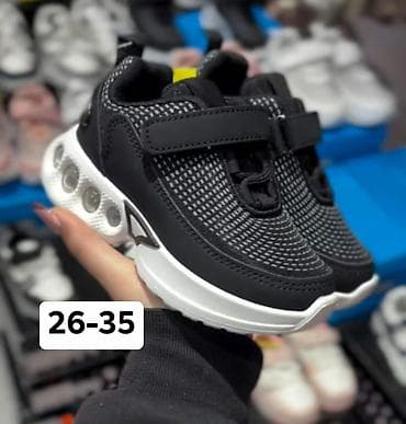 Sweatpants: 02. Dečije patike – veličine: - 20–25 (model 1–3) - 21–25 (model 4) — 8