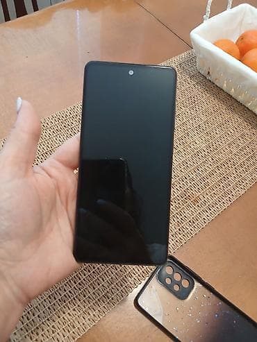 Samsung Galaxy A52s 5G – crni - Ekran: 6.5" Super AMOLED, punch‑hole