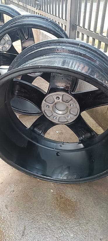 Proizvođač ALUTEC Nemačka Model SHARK RACING  aluminijumske felne 20 — 8