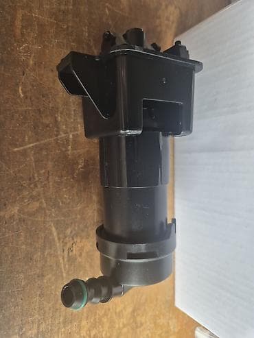 auto oglasi pirot: Prskalica farova Audi A6 C6 (pokretna dizna / podizač prskalice) – — 1