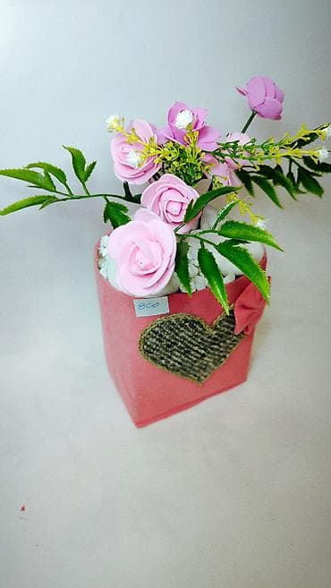 Dekorativna aranžerska saksija sa veštačkim cvećem - Kvadratna