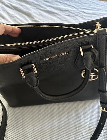crna torba za plazu: Prodajem dve skoro nove (velika nikad nošena) Michael Kors tašne — 5