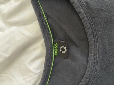 c a torbice: Hugo Boss majica muška
M veličina
Plaćena 13 000
Cena 8500 din — 4