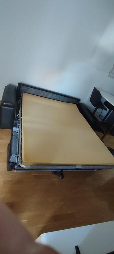 ikea komode sa staklom: Kožna trosed-sofa na razvlačenje Simpo - Materijal: prirodna crna — 3