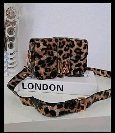Torbica preko ramena sa metalnim “M” logom - Kompaktna crossbody