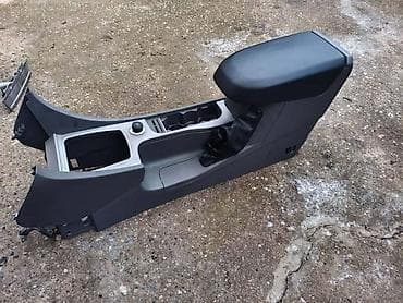 ventilator auto 24v: NASLON ZA RUKU ZA FORD FOCUS OD 2008. DO 2011. GOD. | Naslon za ruku — 1