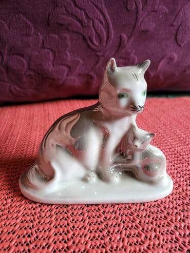 set porcelanski: Porcelanska nova figura iz 70ih. Visina. 8,5cm — 1