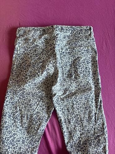 Kape i aksesoari: Ženske pantalone sa cvetnim printom - Model: uske/skinny kroj sa — 2