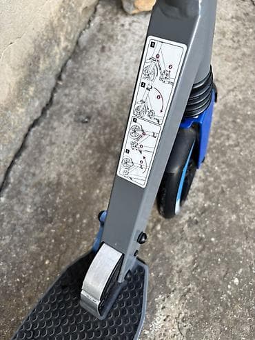 zastava srbije i rusije: Trotinet je potpuno ispravan i u odlicnom stanju sa sitnim tragovima — 8