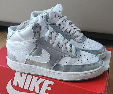 Nike kožne patike – visok model, bele sa srebrnim panelima, br na lalafo.rs Nike kožne patike – visok model, bele sa srebrnim panelima, br