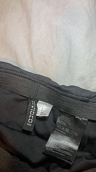 suknja pun krug: H&M Divided mini suknja – crna - Model: mini suknja ravnog kroja — 2