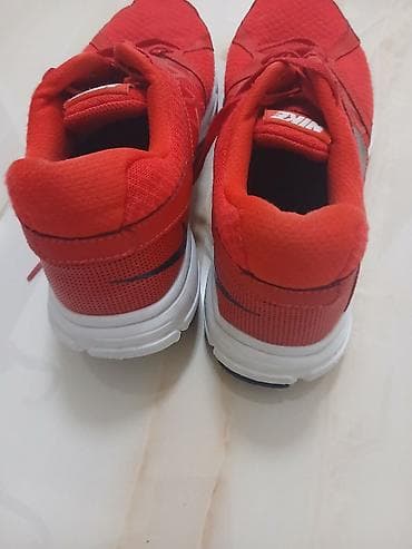 bele ravne sandale: Nike muške patike za trčanje – crvene - Model: Nike (oznaka na — 3