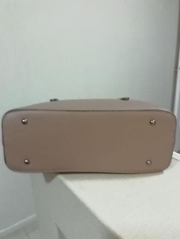 new yorker torbe za plazu: Prelepa nova bež tašna dužine 32 cm i visine 23 cm. 3 pregrade unutra — 4