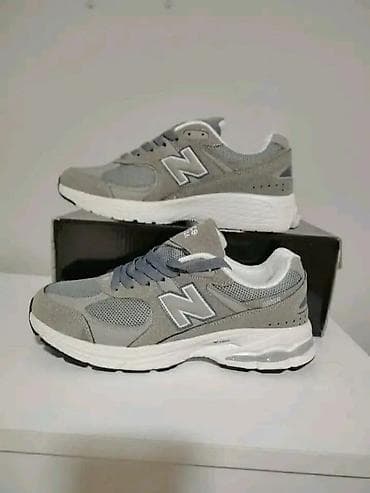 new balance ct302 42: New Balance 990v3 sivi patike - Ikonični NB „N“ logo sa strana — 2