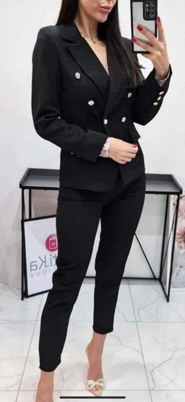 kompleti sa perjem: Kompleti sa postavom
3200dinara — 2