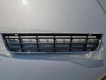 gume polovne: VW Passat B6(05-11) Centralna resetka u prednjem braniku - — 2