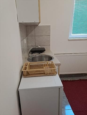 soba za izdavanje beograd: Zemun, Nova Galenika, izdajem sobu za zaposlenu osobu, u prizemlju — 4