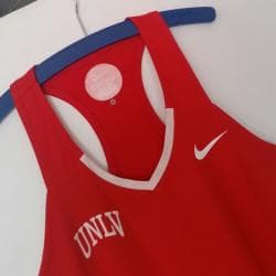 nike plava majica: Nike DRI-FIT crveni top, NOVO Veličina S Kupljena u Americi Stvarna — 1