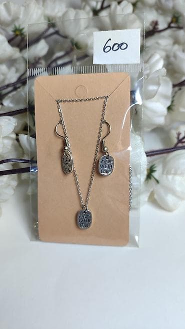 stikle sa platformom: Set nakita – lančić i minđuše, srebrne boje. - Privjesci ovalnog — 1