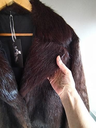 jakna pull and bear: Krzneni kaput od prirodnog krzna u tamno braon boji. Klasičan kroj — 3