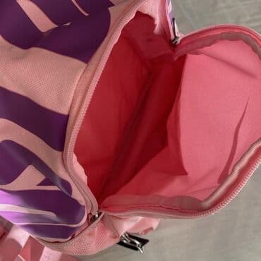 Muzički instrumenti: Nike ranac – roze/ljubičasti - Model sa belim Nike Swoosh logotipom i — 4