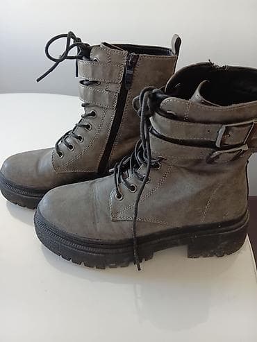 patike za zimu nike: Ženske kožne gležnjače u sivoj boji, robusnog „combat“ stila. - — 3