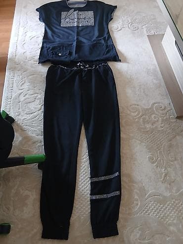 majice v izrez: Ženski komplet – majica i trenerka (crna) - Dvodijelni komplet u — 4