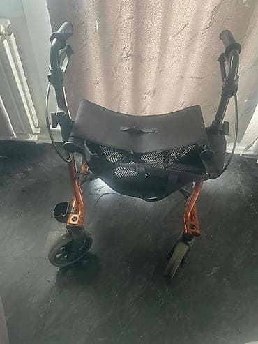 Medicinski proizvodi: Laki četvorotočkaš (rolator) sa sedištem i korpom - Aluminijumski — 2