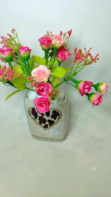 Prehrambeni proizvodi: Dekorativna aranžmanska saksija sa veštačkim ružama - Aranžman: buket — 2