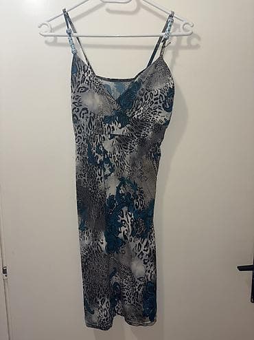 vencanice beograd cene: Haljina na bretele sa V-izrezom, sivo-crna sa tirkiznim dezenom — 2