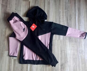 new yorker ужице – слике: Nike, Komplet: Pantalone, Duks — 1