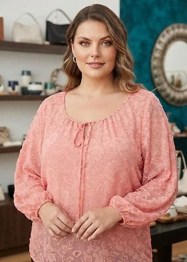 lanene bluze: Ženska bluza u puderasto‑roze boji sa reljefnim cvetnim dezenom. - — 1