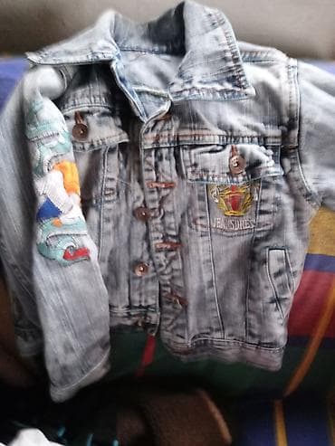 tn patike roze bele: Paket dečije odeće – mix za dečake Sadržaj: - Jakna sa kapuljačom — 2