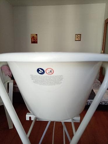 stubna bušilica polovna: Kadica za bebe sa postoljem - Prostrana plastična kadica bele boje — 2