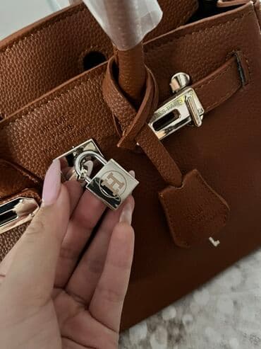 Personal Items: Elegant purse, Hermes, Material: Leather — 8