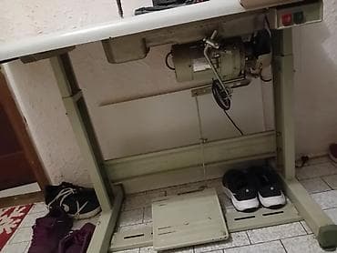 igrice za sony 3: Industrijska šivaća mašina YAMATA sa kompletnim stolom i motorom. - — 2