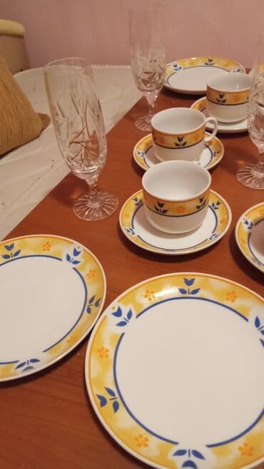 ikea sofe na razvlačenje: Case,soljice,tanjiri — 5