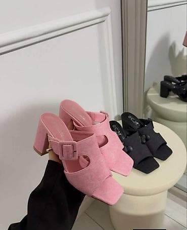 ogrlice sa privescima: Ženske klompe/sandale na štiklu - Model: otvorene klompe sa širokim — 1