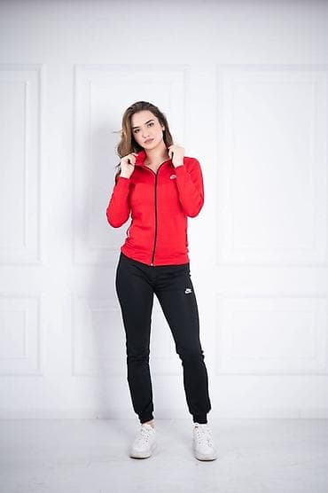 Gornji i donji deo: Ženski Nike komplet za trening

Akcija
mokra likra 
L
3300 din 
🟢 — 1