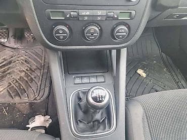 Kompletan auto u delovima: NASLON ZA RUKU ZA VOLKSWAGEN GOLF 5 | Naslon za ruku za VW Golf 5 — 5