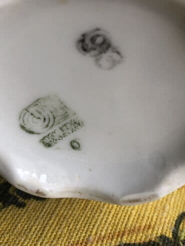 nove doncafe solje: Od finog starog porcelana dve tacne bez šoljica, jedna šoljica sa — 14